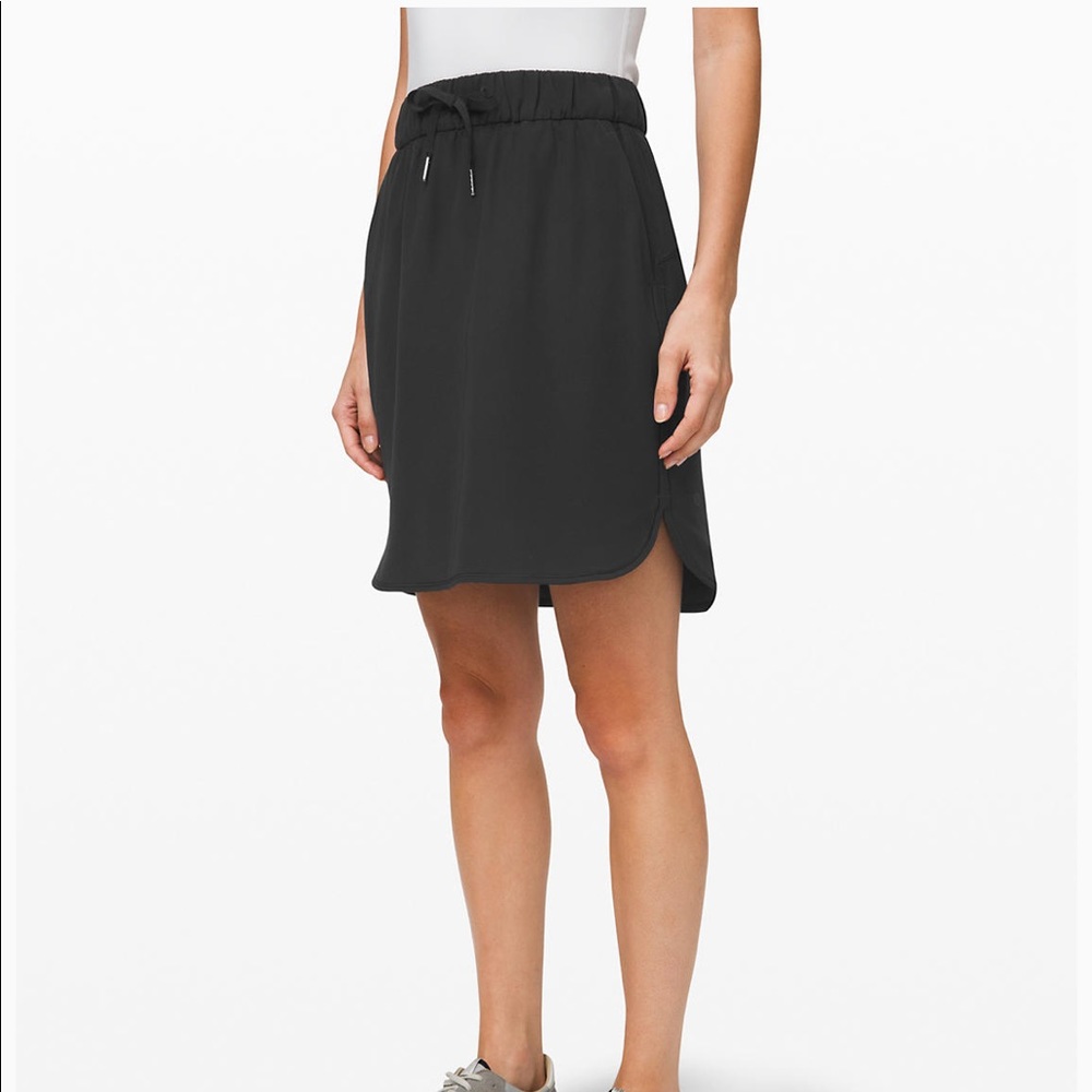 Brand new!! LULULEMON ON THE FLY WOVEN SKIRT